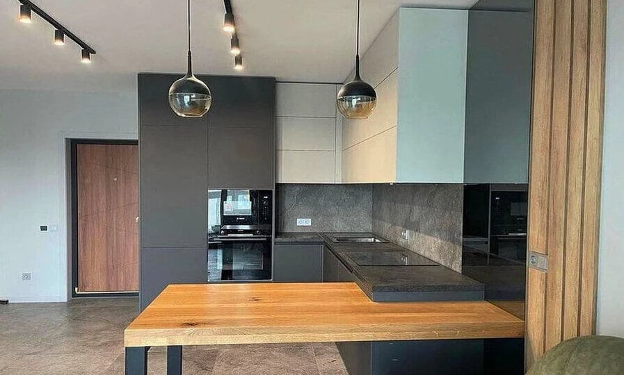 Кухня с барной стойкой на заказ по эскизу